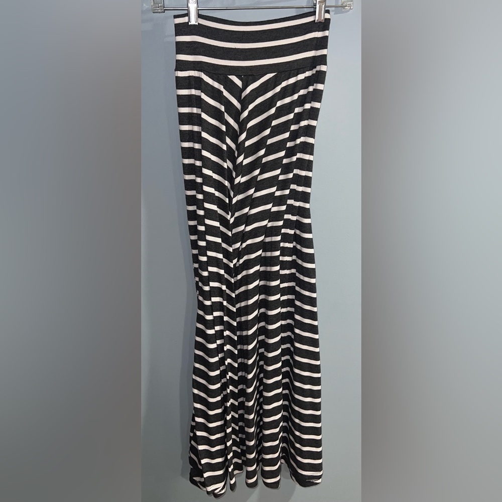 AB studio: Dark grey and white skirt - Picture 3 of 5